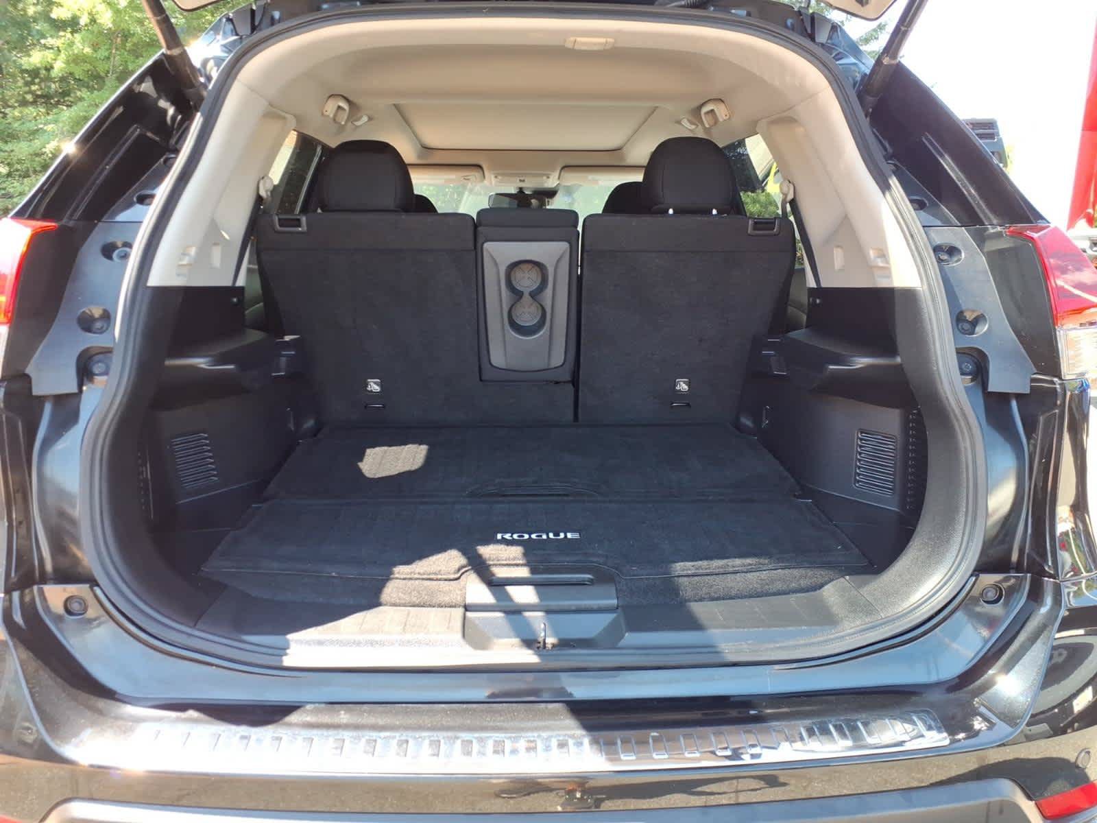Certified 2020 Nissan Rogue SV w/ Sun & Sound Touring Package AWD/4WD image 16