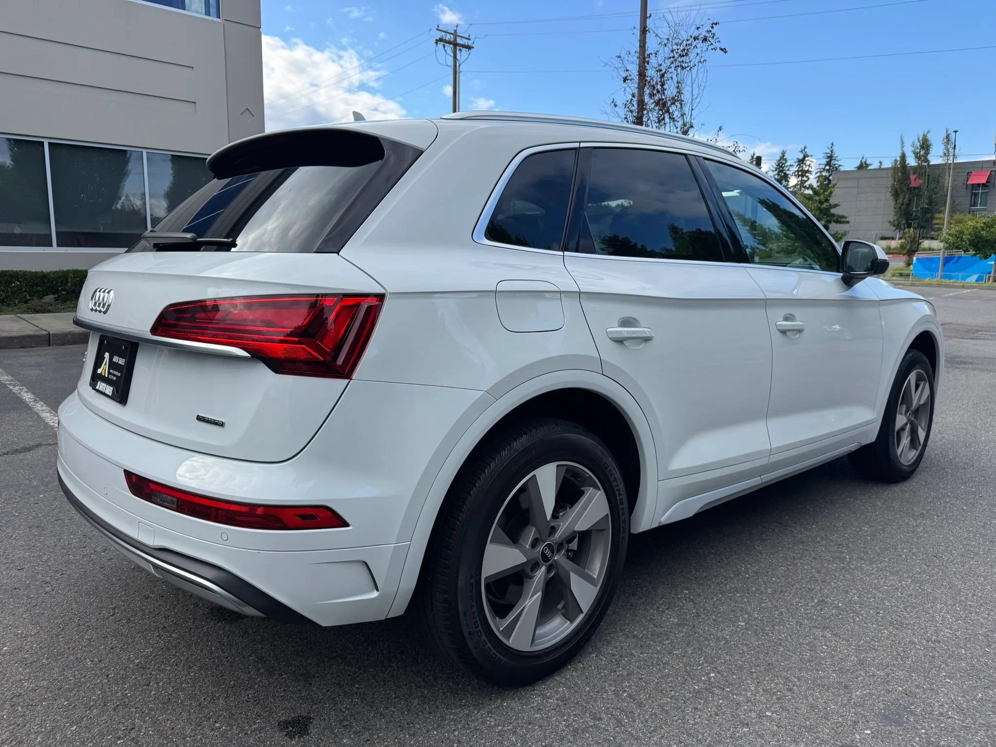 Used 2023 Audi Q5 2.0T Premium Plus w/ Premium Plus Package AWD/4WD image 11