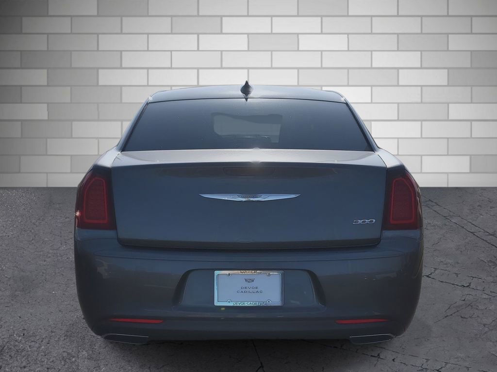 Used 2019 Chrysler 300 Touring w/ Sport Appearance Package RWD image 4
