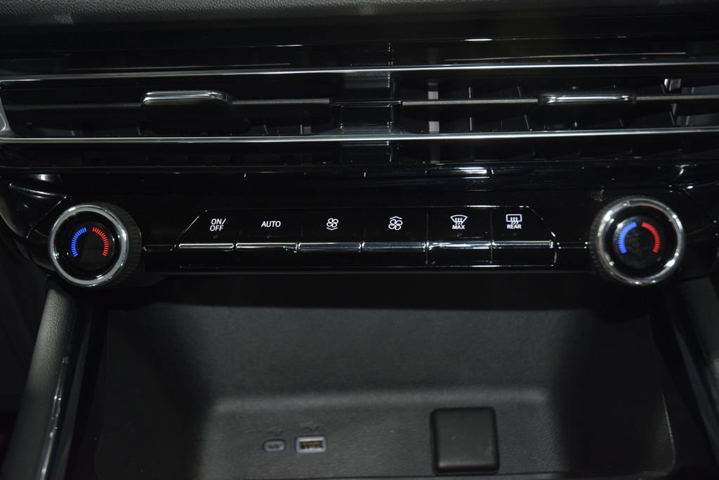 Used 2024 Chevrolet Traverse Z71 AWD/4WD image 33