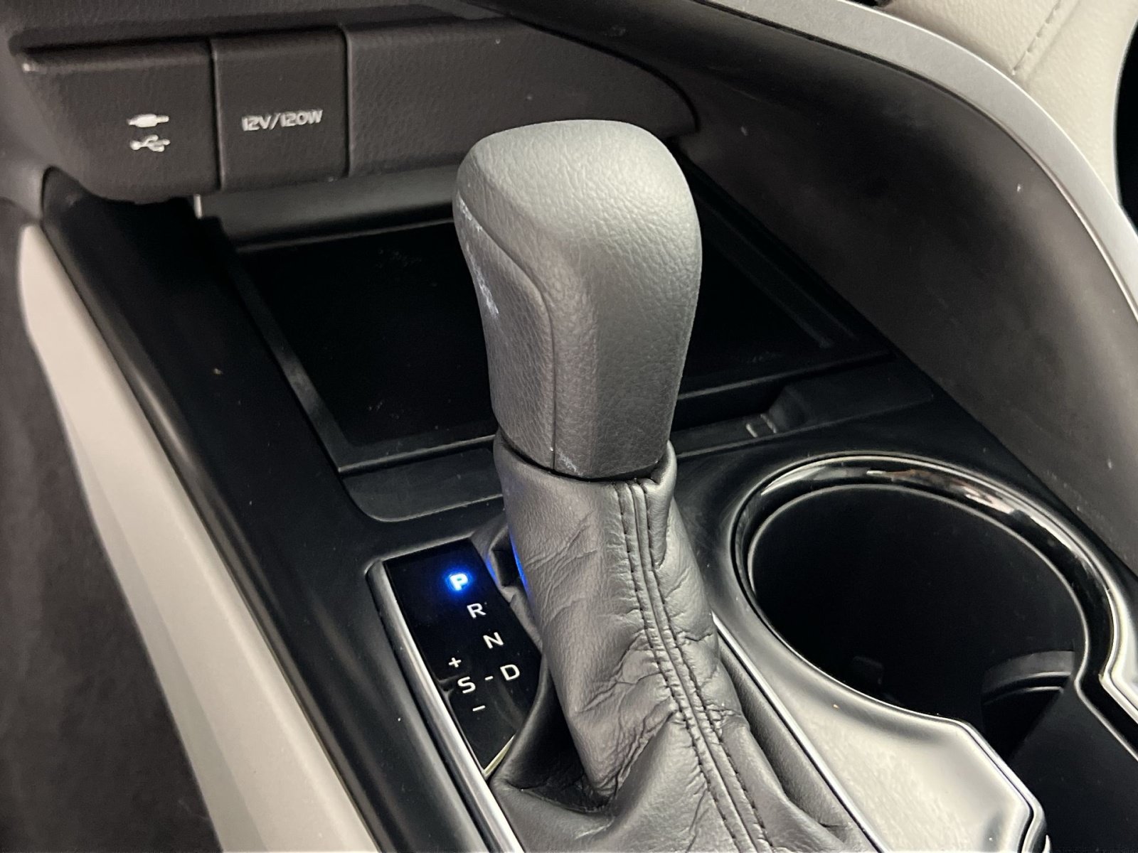 Used 2019 Toyota Camry LE FWD image 19