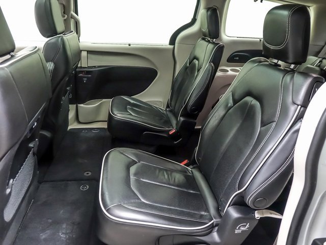 Used 2023 Chrysler Pacifica Limited image 11