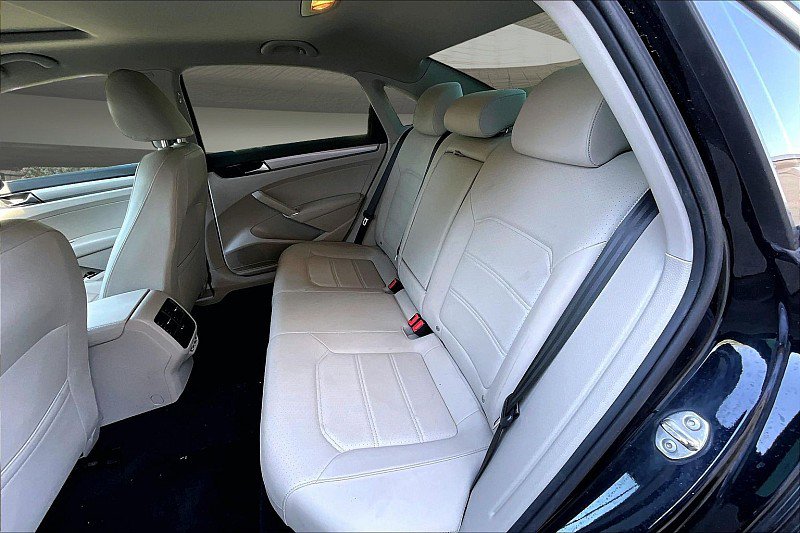 Used 2022 Volkswagen Passat 2.0T SE image 25