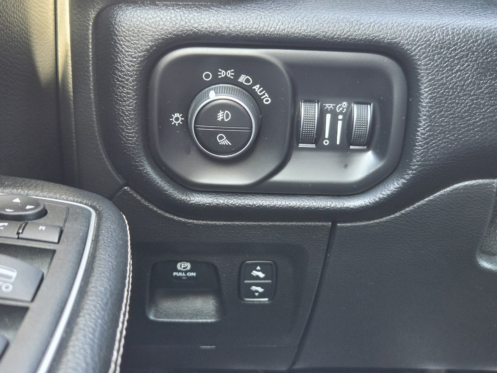 Used 2022 RAM 1500 Laramie AWD/4WD image 23