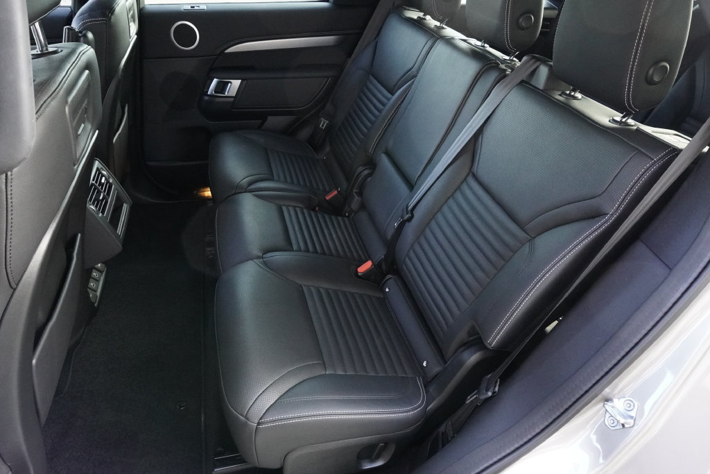 Used 2021 Land Rover Discovery S R-Dynamic AWD/4WD image 29