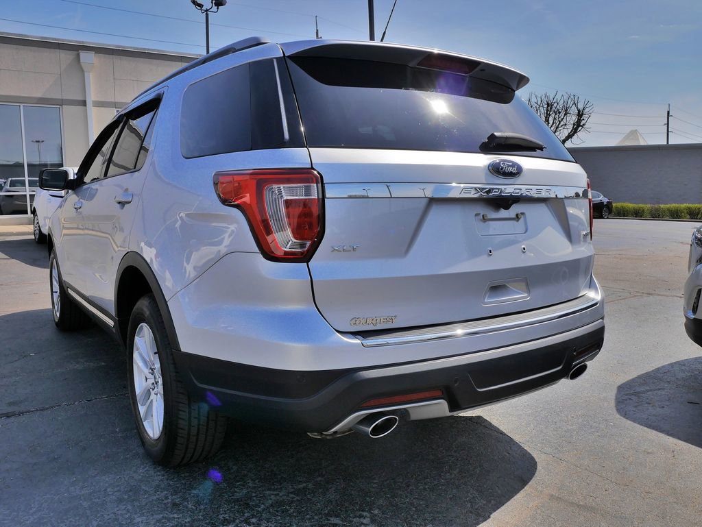 Used 2018 Ford Explorer XLT w/ Equipment Group 202A image 5
