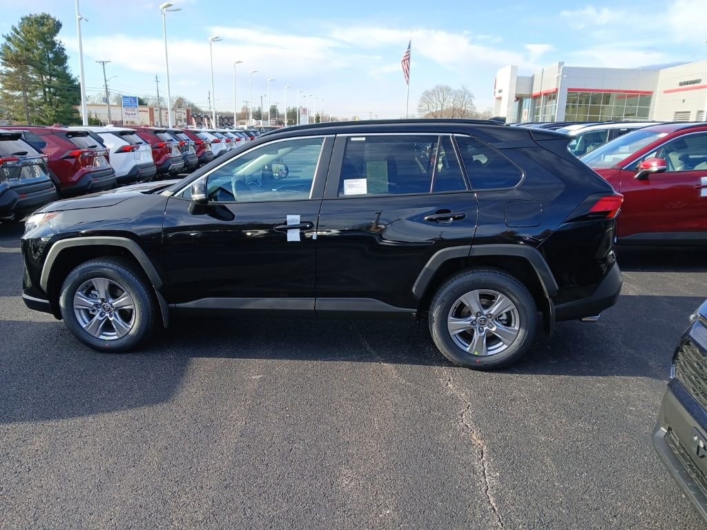 New 2025 Toyota RAV4 XLE image 4