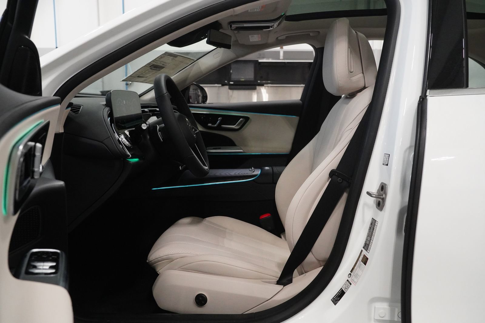 New 2026 Mercedes-Benz E 350 4MATIC Sedan image 2