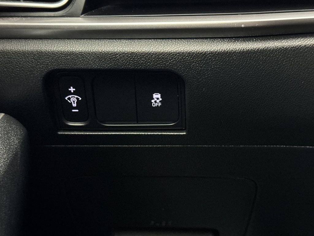 Used 2024 Kia Sorento S image 29