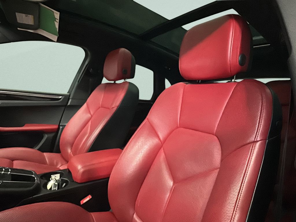 Used 2018 Porsche Macan S image 9