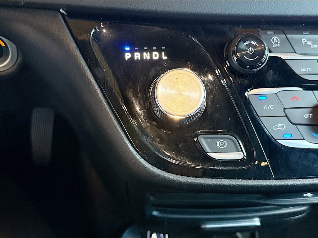 Used 2026 Chrysler Pacifica Select image 18