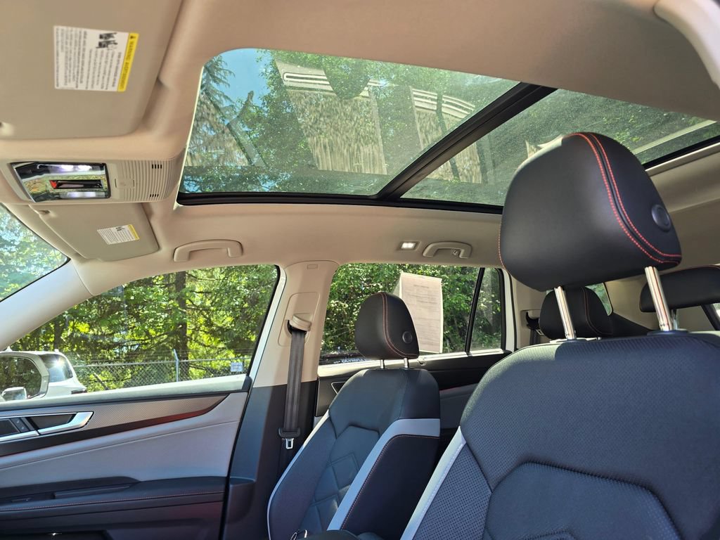 Used 2025 Volkswagen Atlas Peak Edition SE AWD/4WD image 13