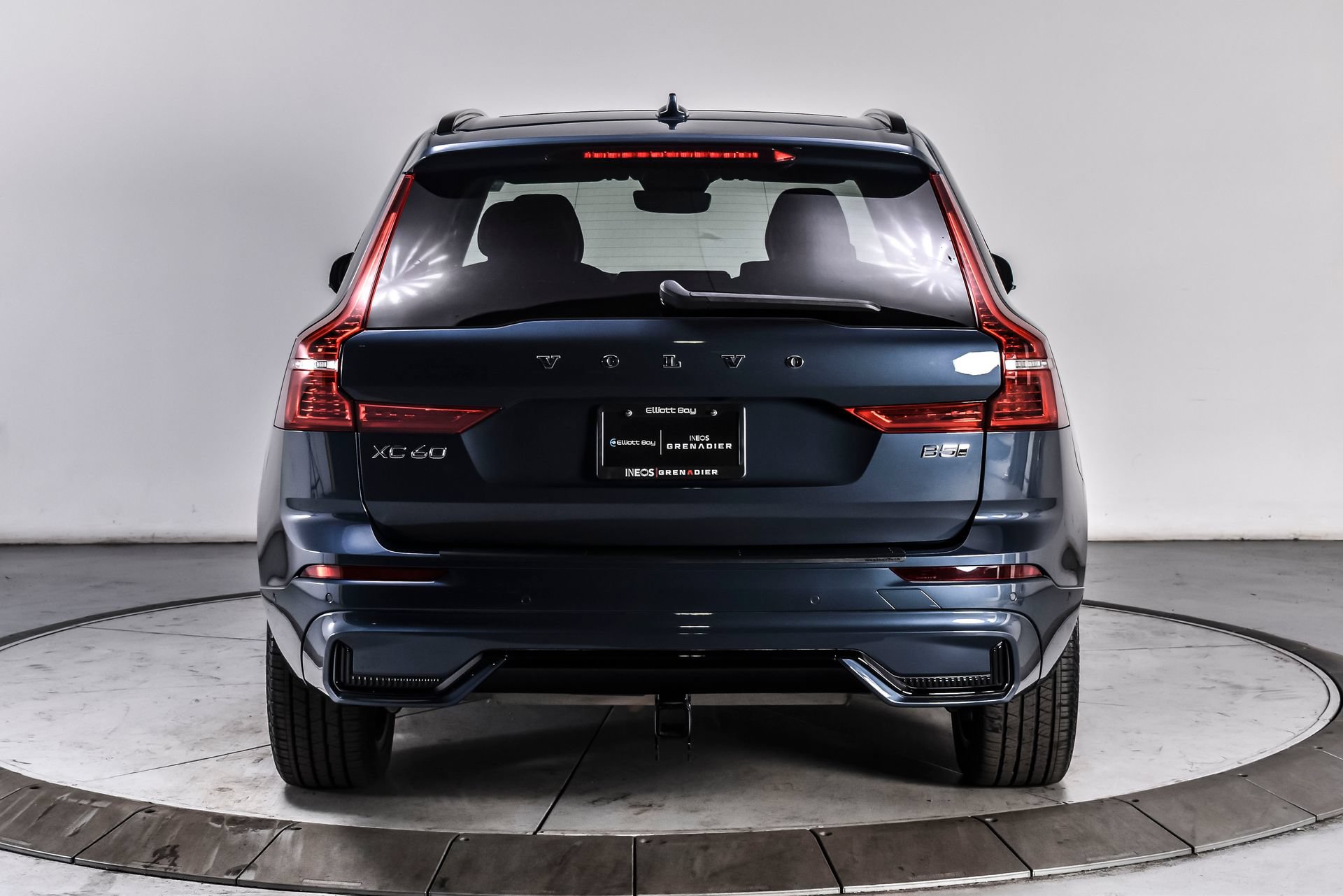 Used 2024 Volvo XC60 B5 Plus AWD/4WD image 5