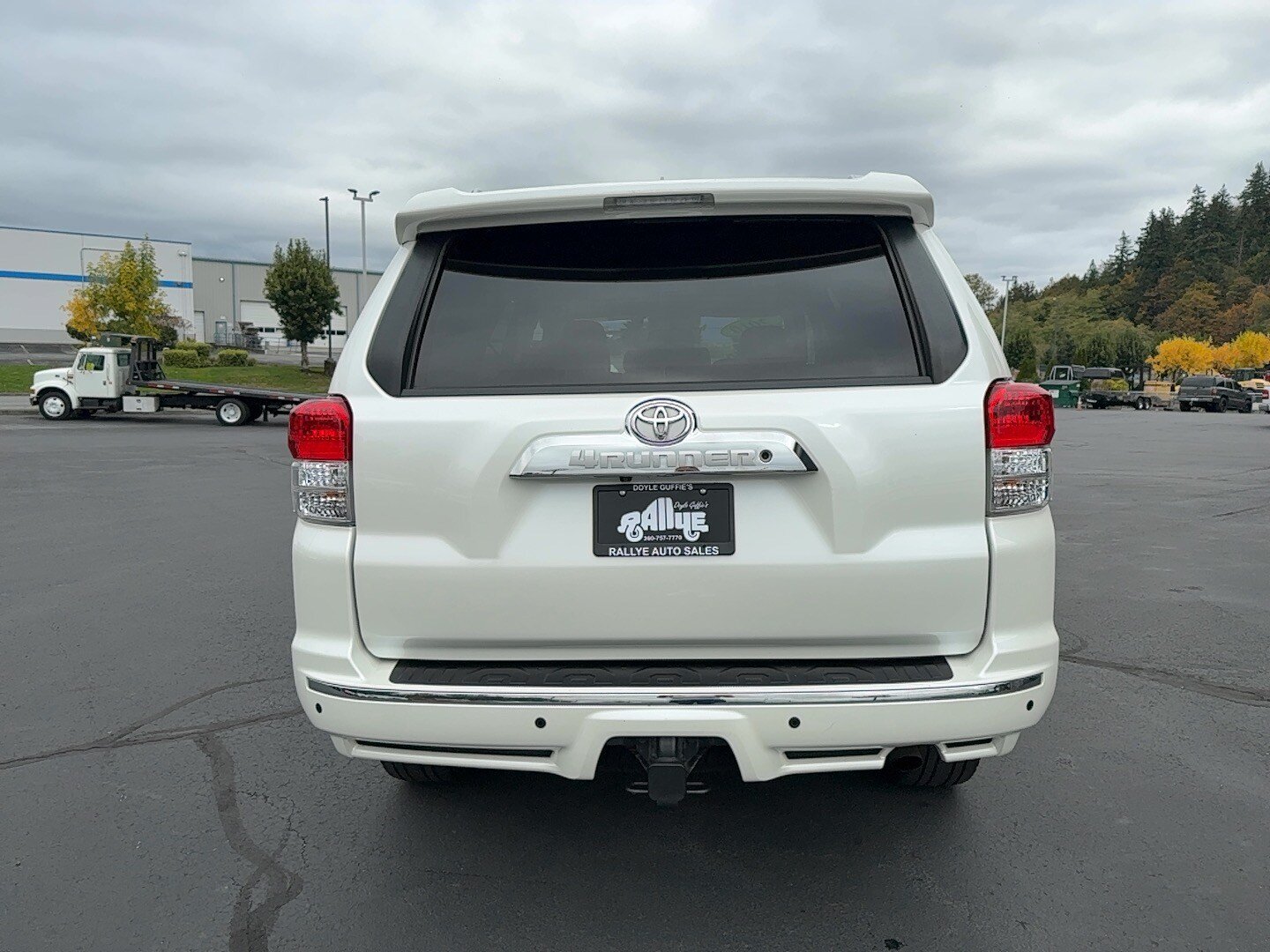 Used 2010 Toyota 4Runner SR5 AWD/4WD image 4