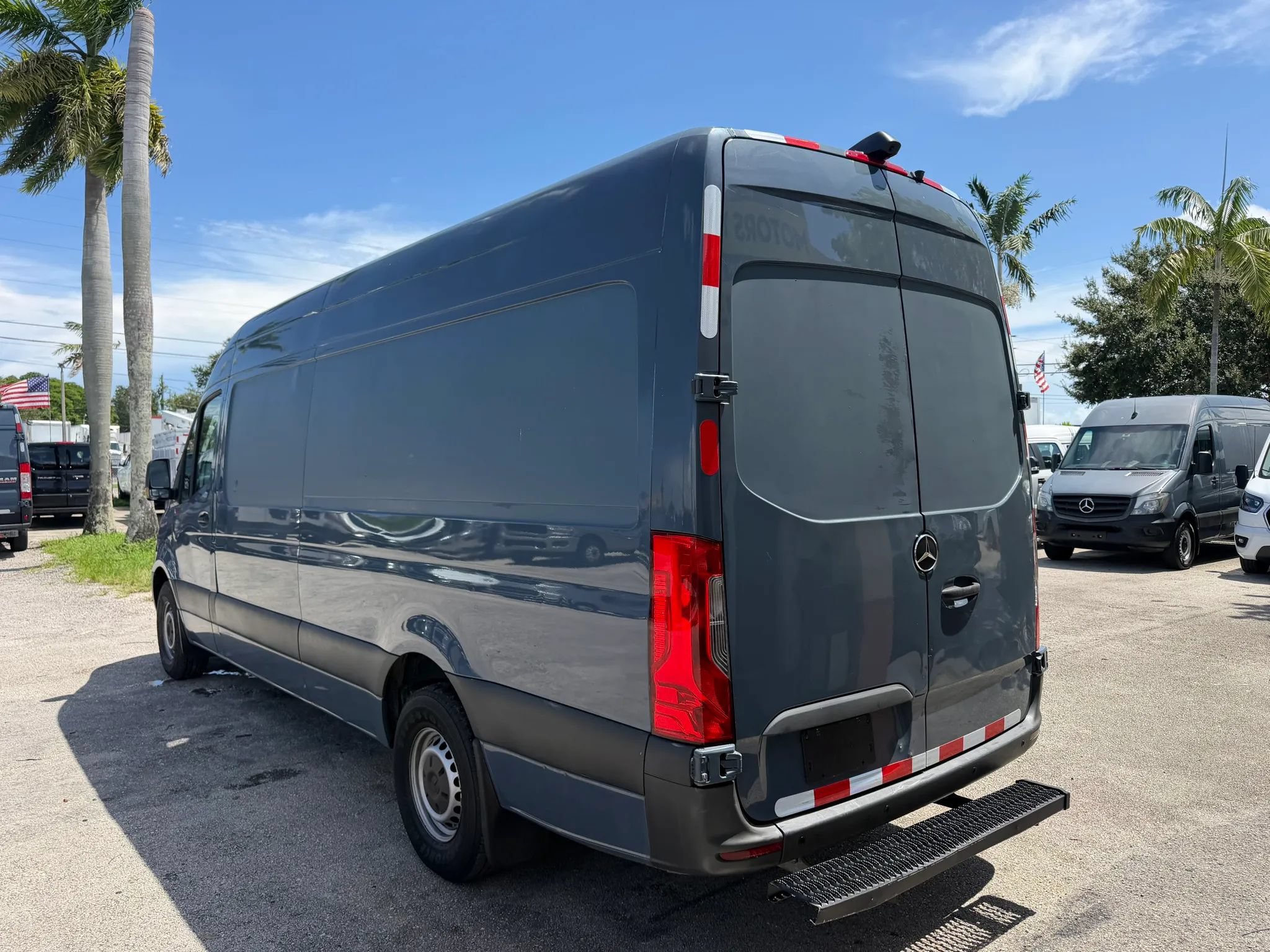 Used 2019 Mercedes-Benz Sprinter 2500 170 Extended Cargo image 3