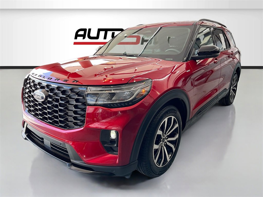 Used 2025 Ford Explorer ST-Line w/ Premium Package image 3
