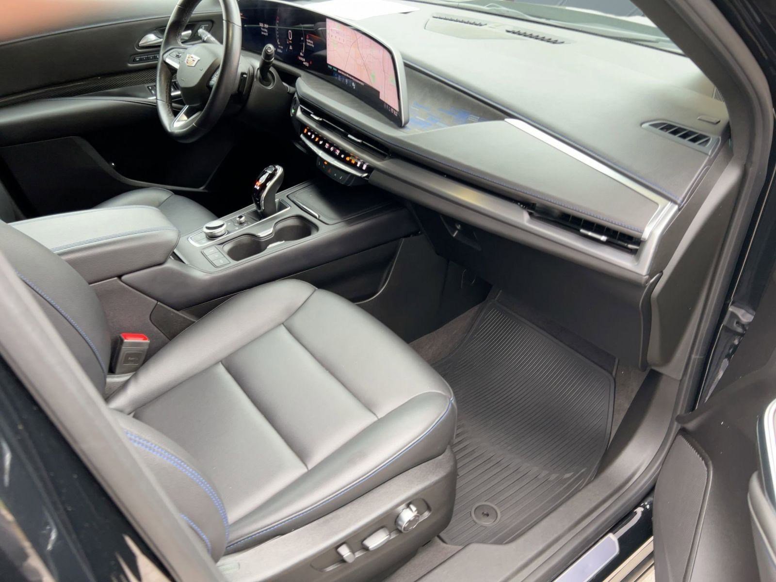 Used 2024 Cadillac XT4 Sport w/ Cold Weather Package image 30