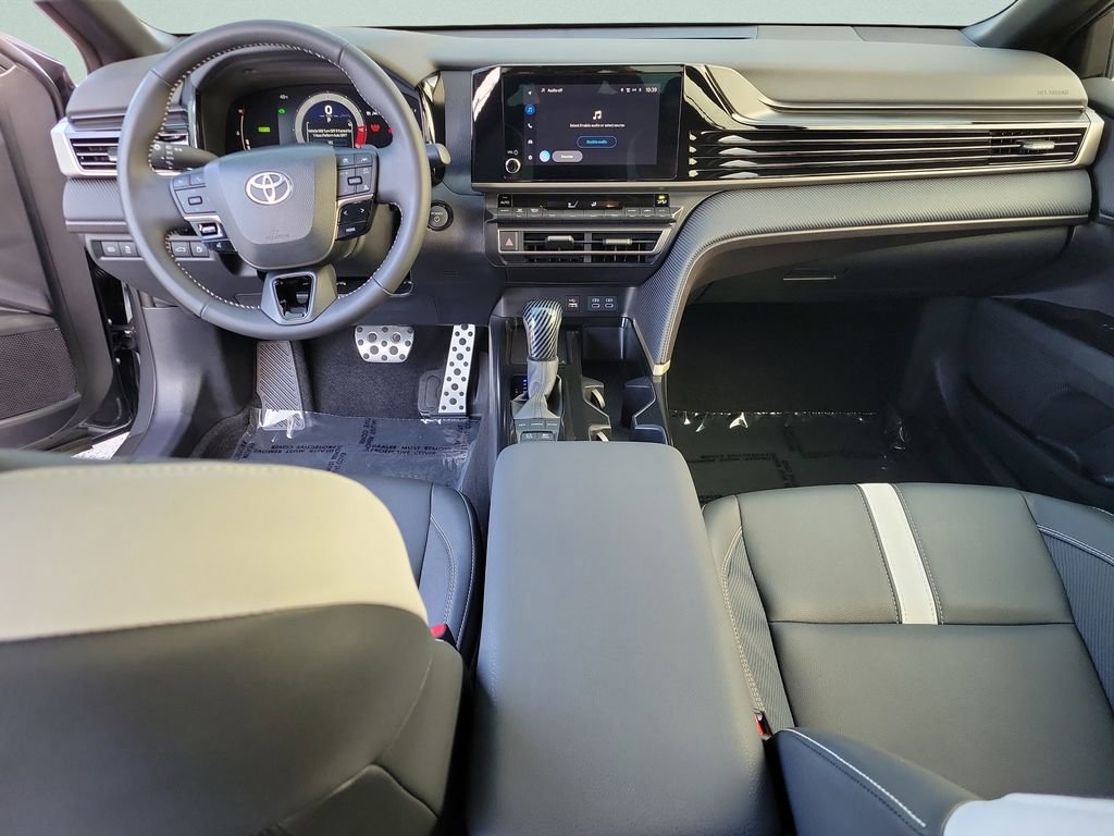 Used 2025 Toyota Camry SE image 16