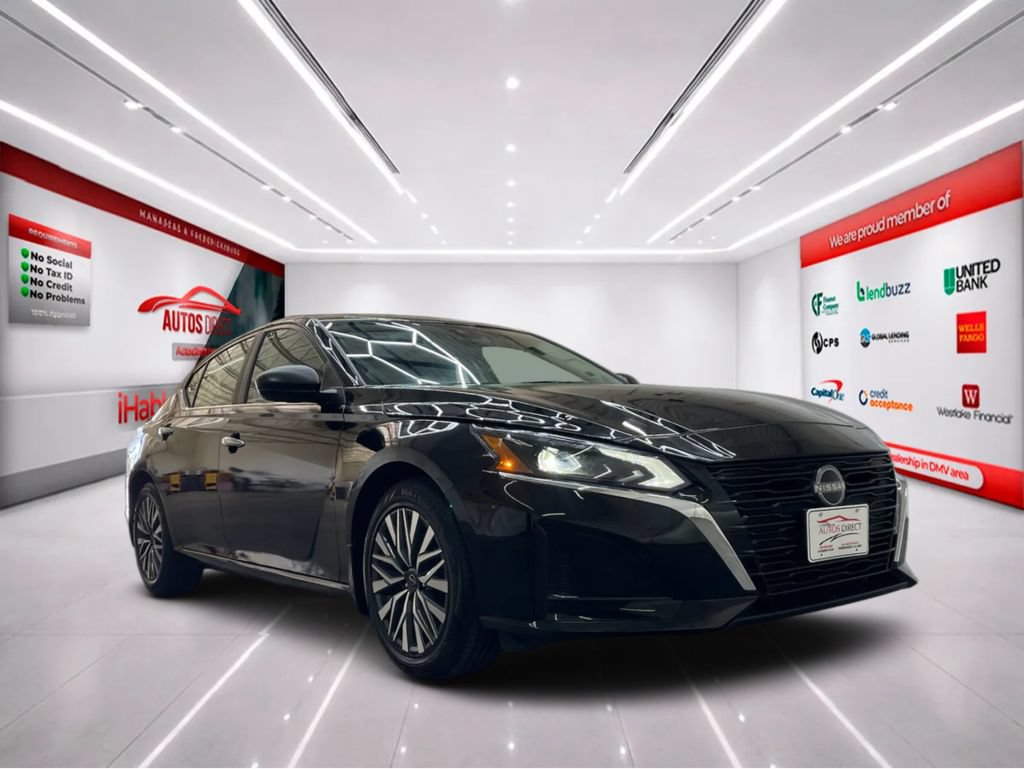 Used 2025 Nissan Altima 2.5 SV FWD image 2