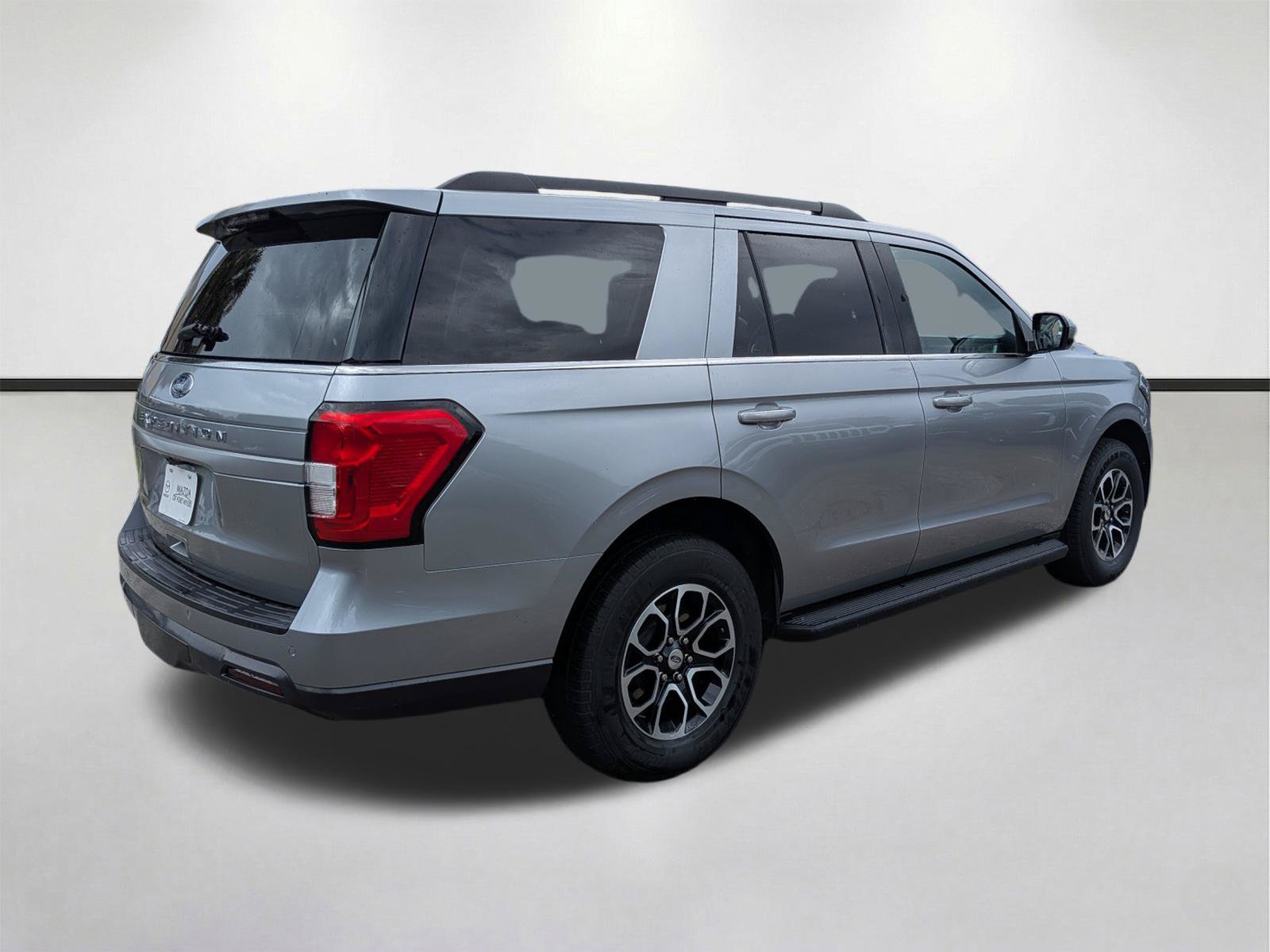 Used 2024 Ford Expedition XLT RWD image 4
