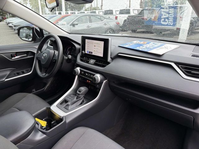 Used 2025 Toyota RAV4 XLE AWD/4WD image 18