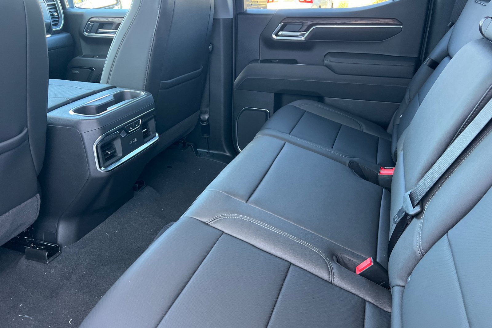 New 2026 GMC Sierra 1500 SLT w/ SLT Convenience Package AWD/4WD image 9