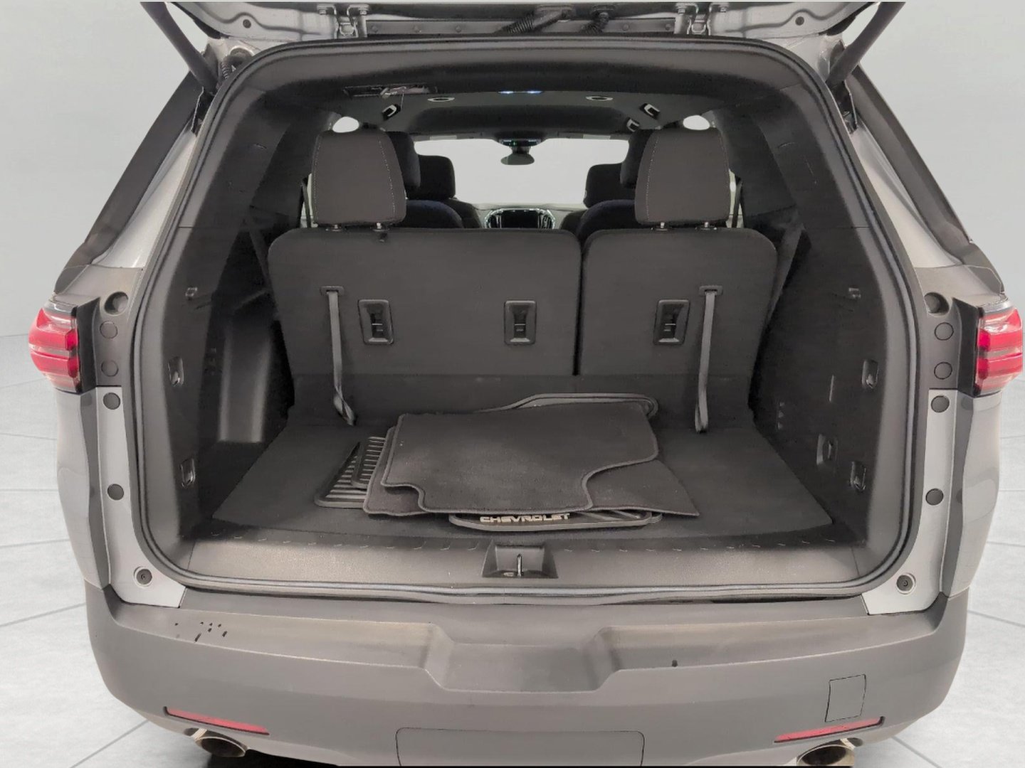 Used 2023 Chevrolet Traverse LT w/ LPO, Floor Liner Package AWD/4WD image 16