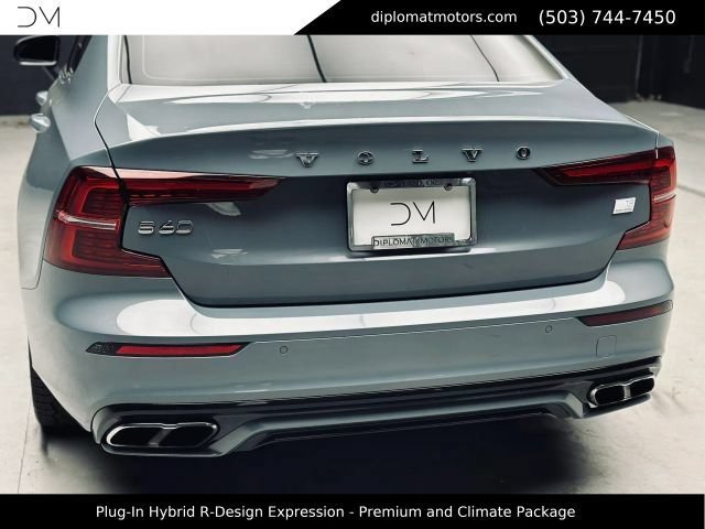 Used 2022 Volvo S60 T8 R-Design Expression w/ Premium Package AWD/4WD image 16