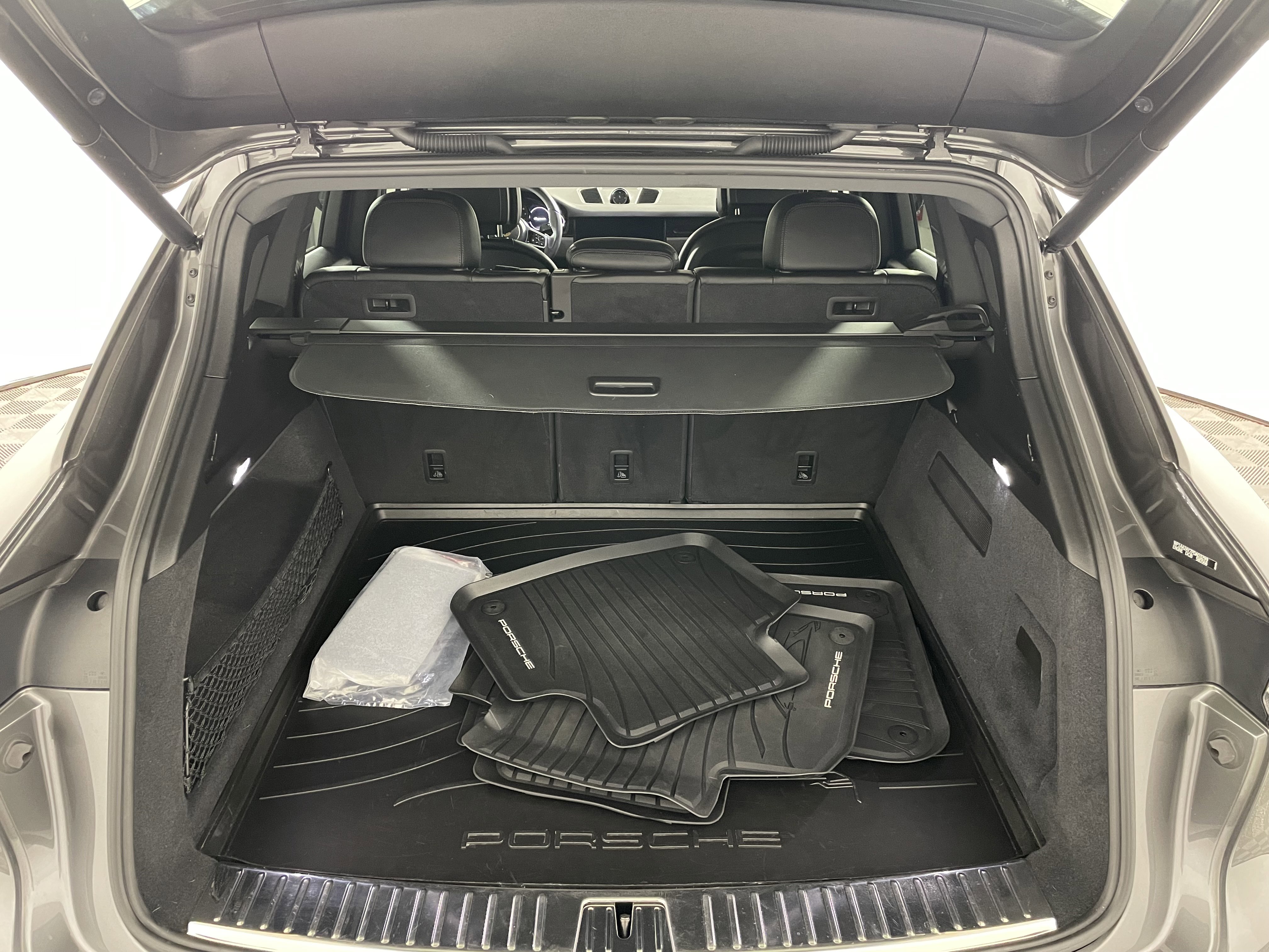 Used 2023 Porsche Cayenne image 21