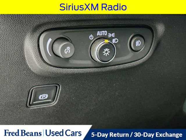 Used 2023 GMC Terrain SLT image 13