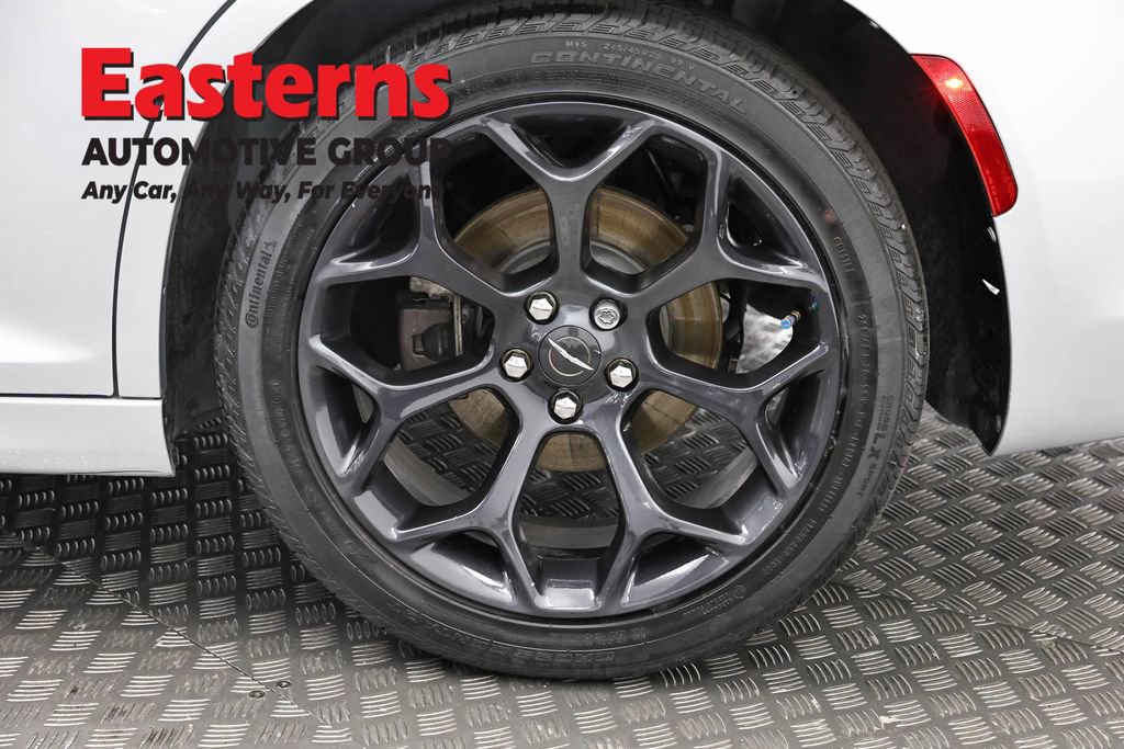 Used 2020 Chrysler 300 S image 34