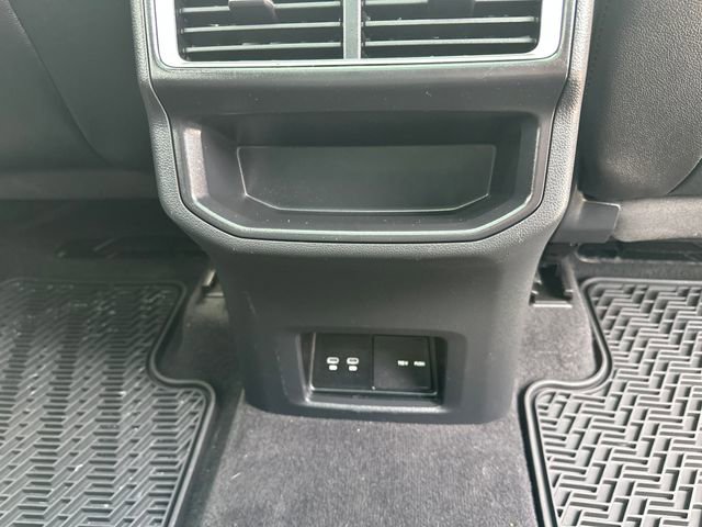 Certified 2024 Volkswagen Atlas Cross Sport SE w/ Panoramic Sunroof Package AWD/4WD image 37