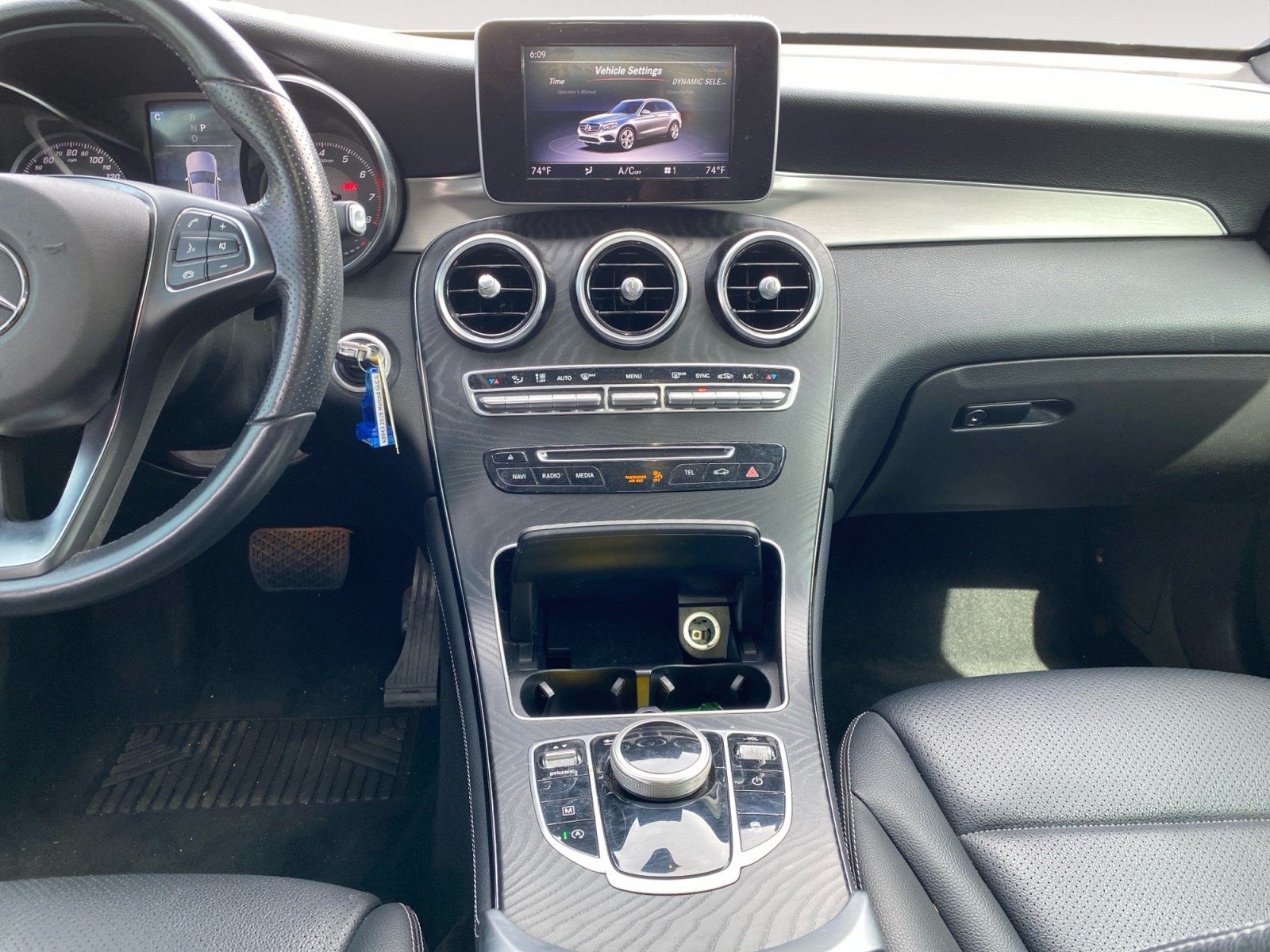 Used 2019 Mercedes-Benz GLC 300 4MATIC w/ Premium Package image 14