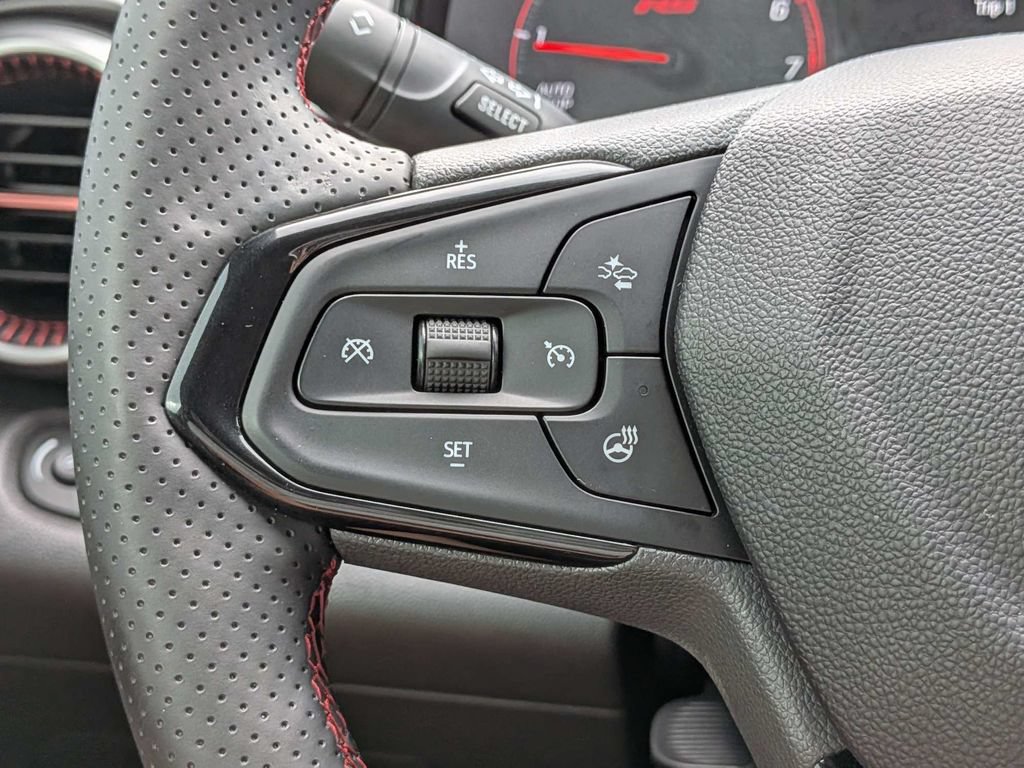 Used 2025 Chevrolet Trax RS w/ Sunroof Package FWD image 30