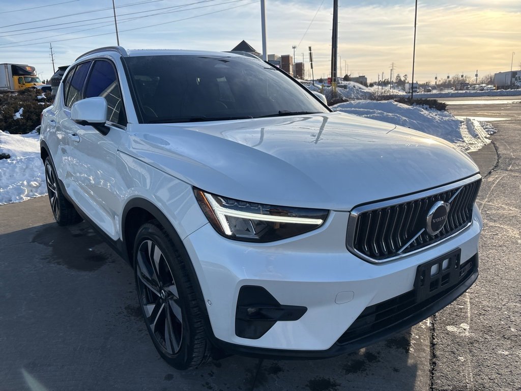 Certified 2023 Volvo XC40 B5 Plus w/ Protection Package Premier image 4