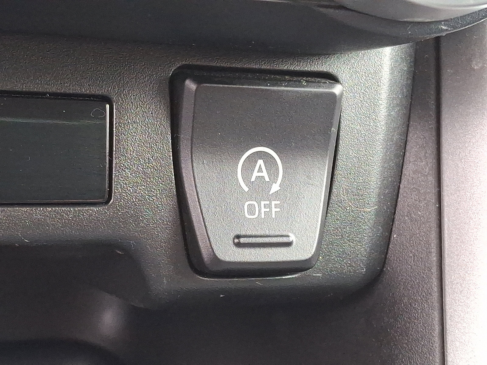 Used 2022 Toyota RAV4 LE image 23