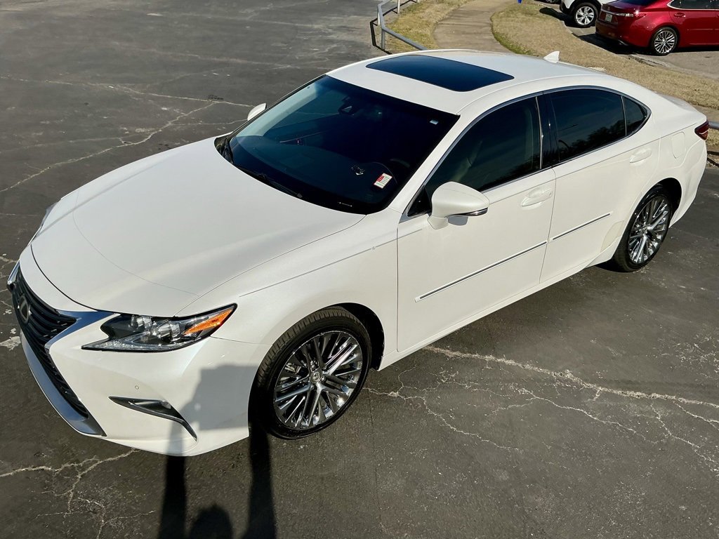 Used 2016 Lexus ES 350 w/ Luxury Package w/Wood Trim image 5