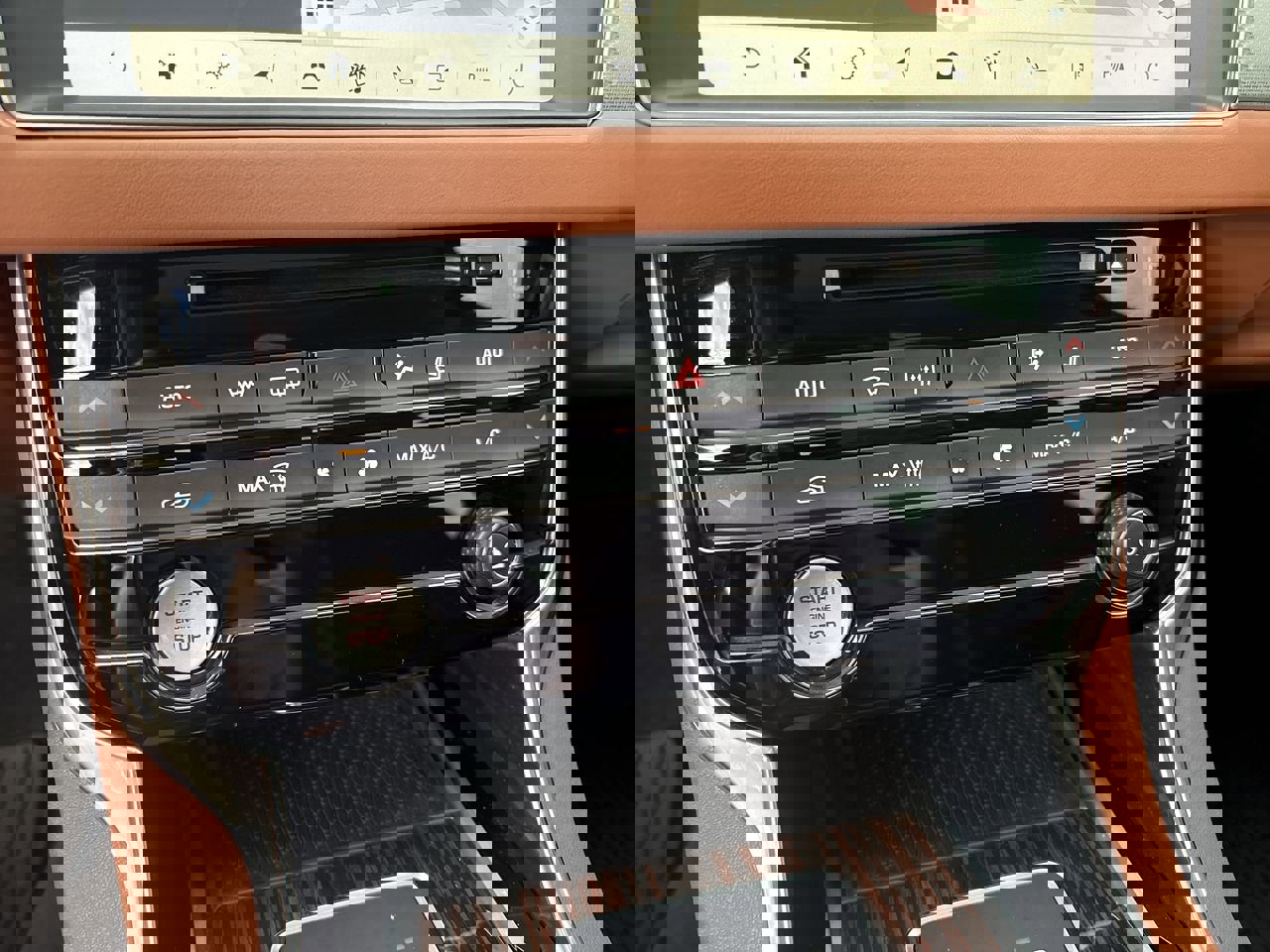 Used 2018 Jaguar XF Portfolio image 32