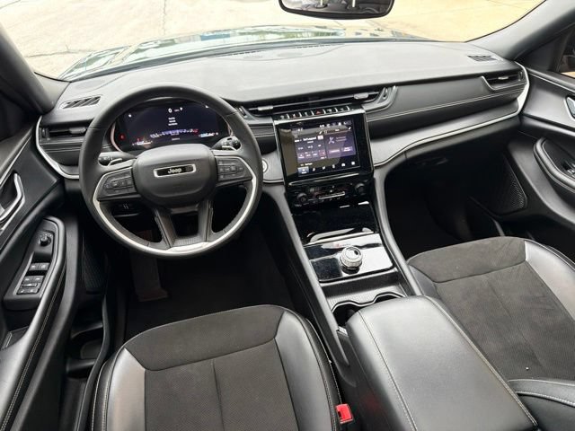 Used 2024 Jeep Grand Cherokee L Altitude AWD/4WD image 21