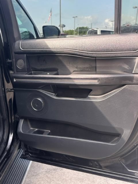 Used 2019 Ford Expedition Max XLT w/ Equipment Group 202A AWD/4WD image 28