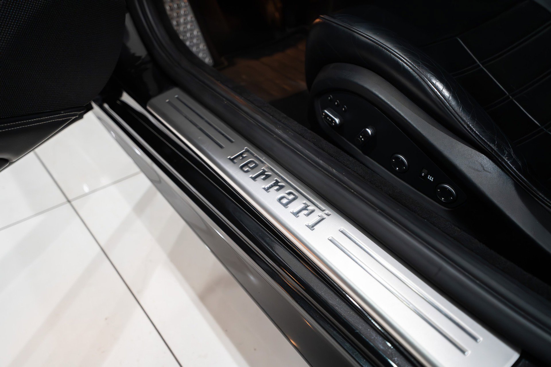 Used 2015 Ferrari California T image 7