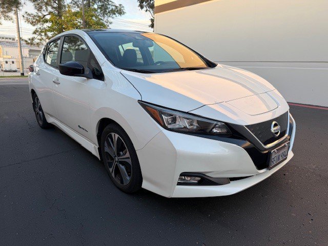 Used 2018 Nissan Leaf SV w/ SV Technology Package image 2
