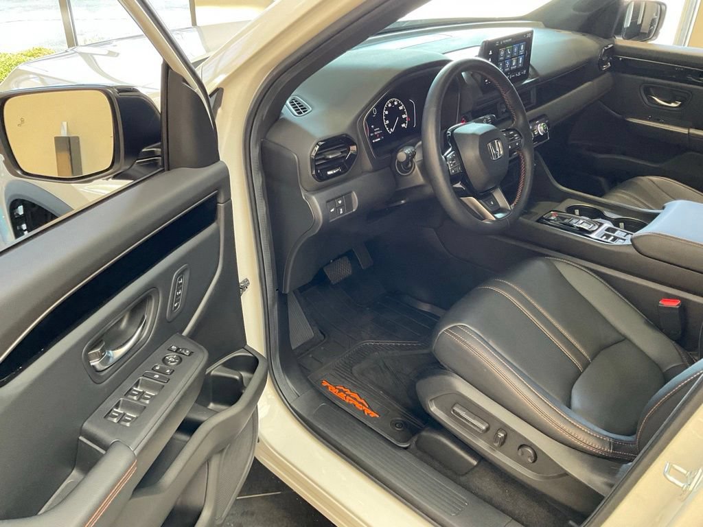Used 2025 Honda Pilot TrailSport image 10