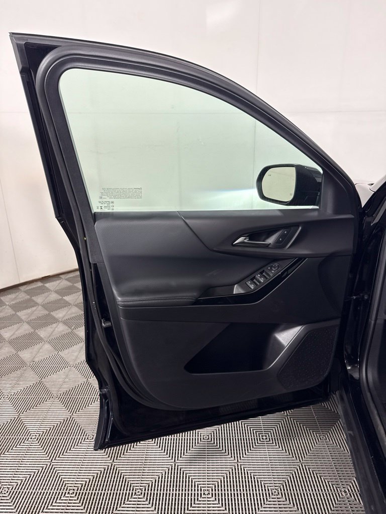 Used 2025 Chevrolet Equinox LT AWD/4WD image 13