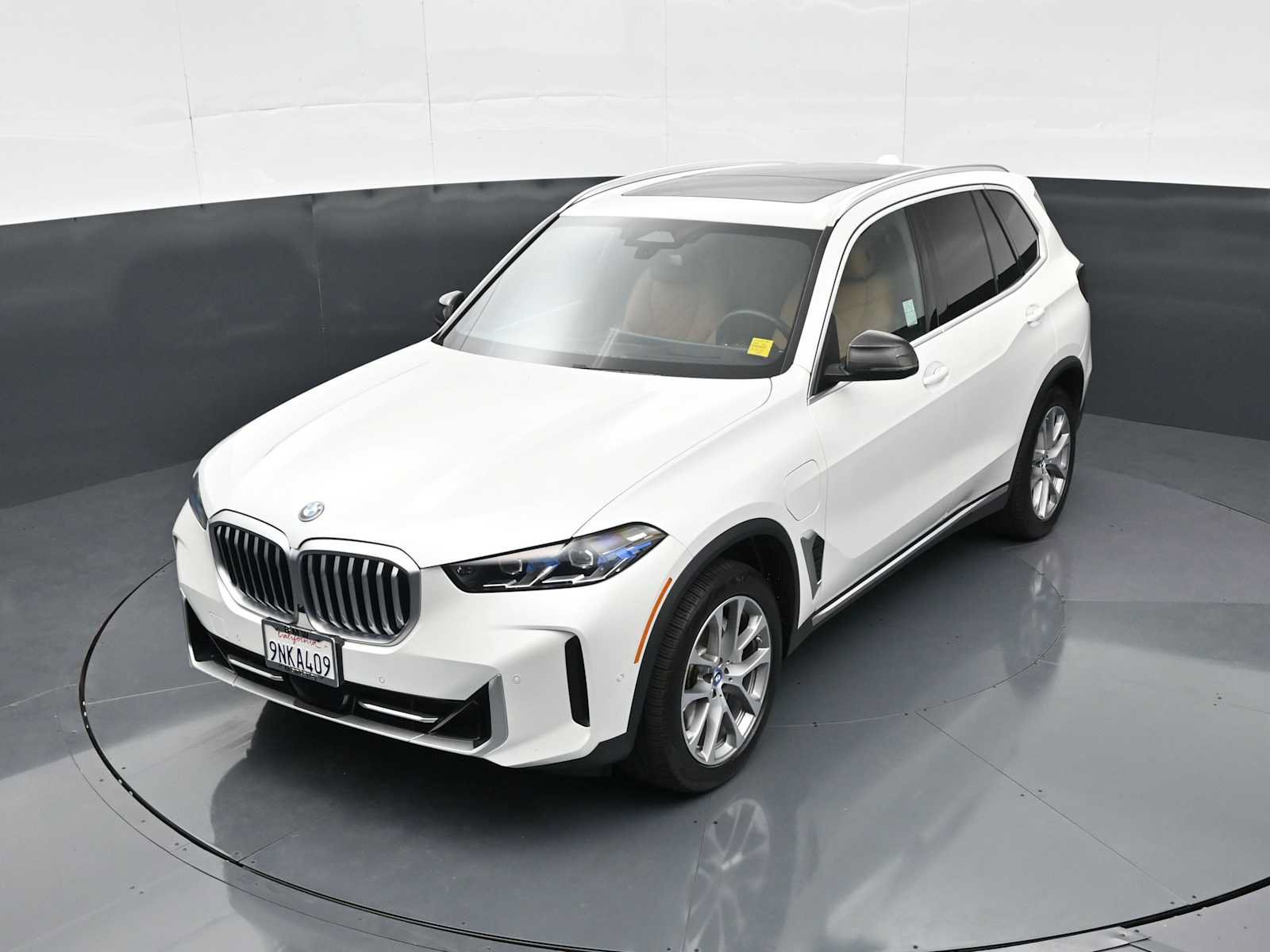 Used 2025 BMW X5 xDrive50e w/ Executive Package AWD/4WD image 17
