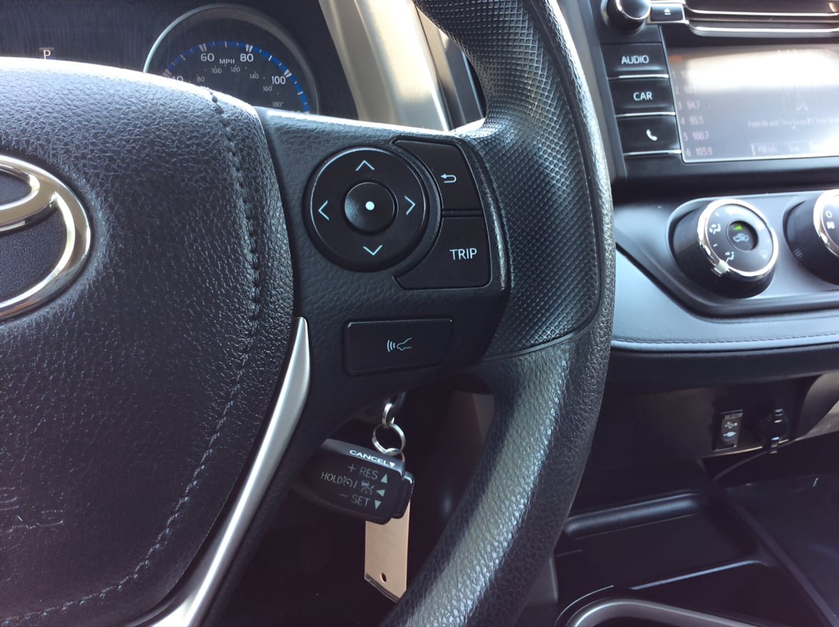 Used 2018 Toyota RAV4 LE FWD image 22