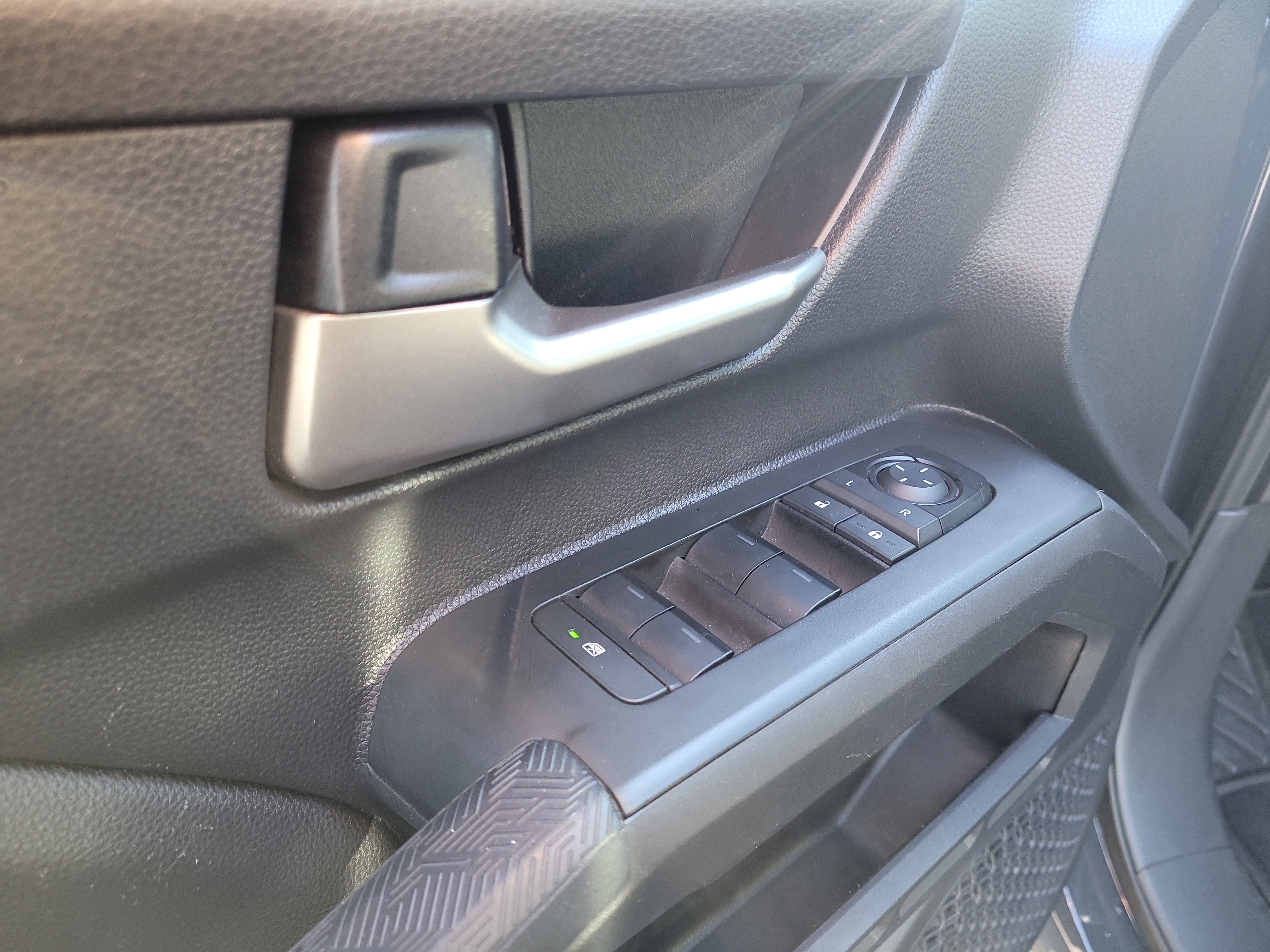 Certified 2025 Toyota Tacoma TRD Off-Road image 19