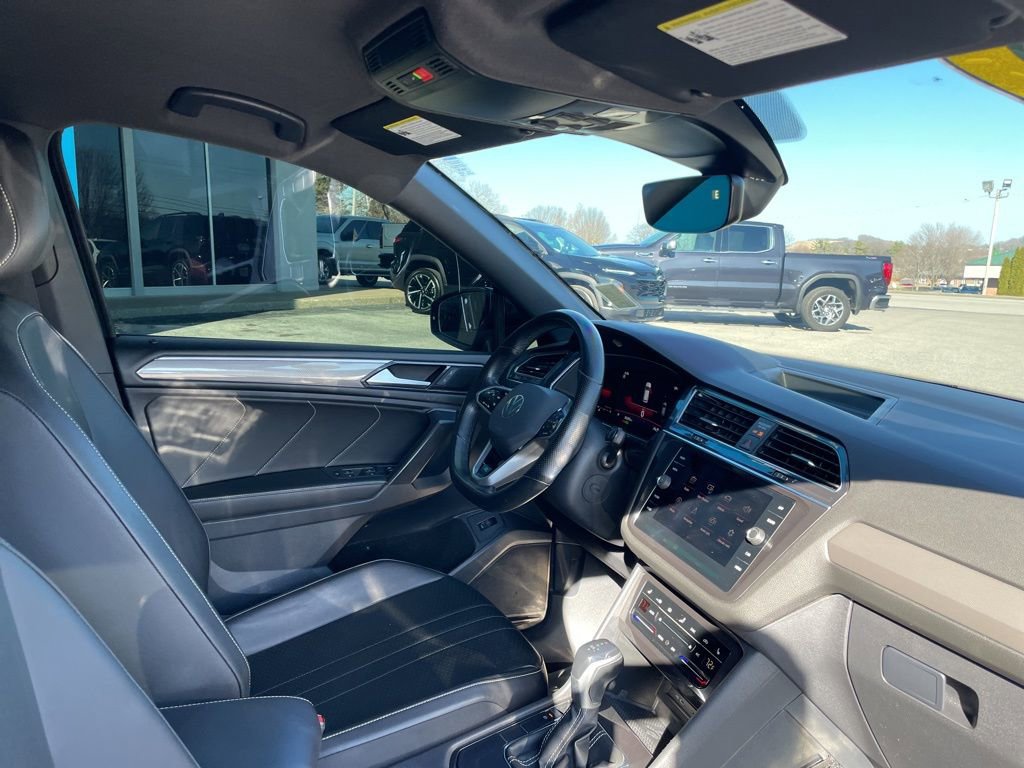 Used 2022 Volkswagen Tiguan SE R-Line image 28