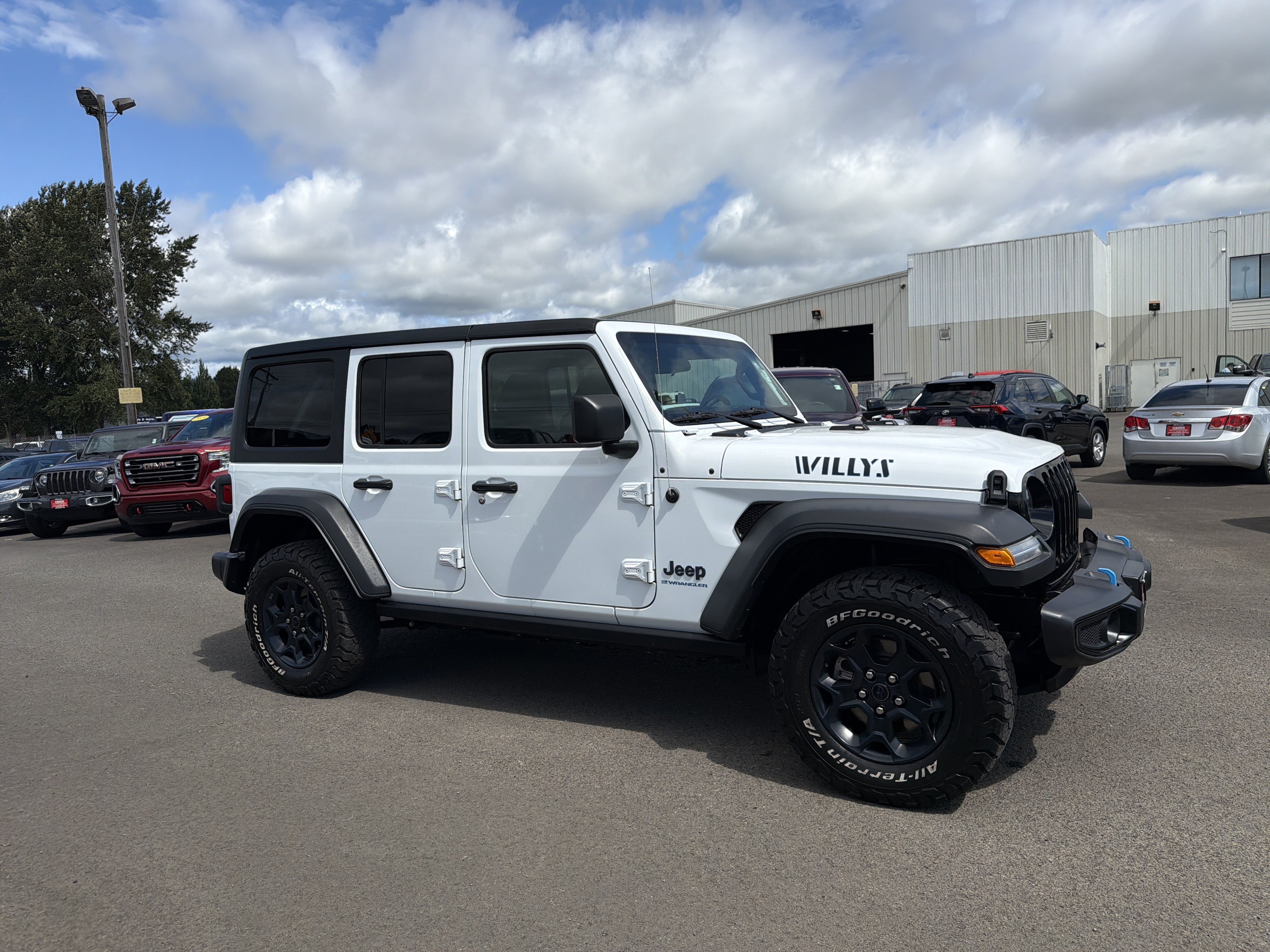 Used 2023 Jeep Wrangler Unlimited w/ Cold Weather Group AWD/4WD image 6