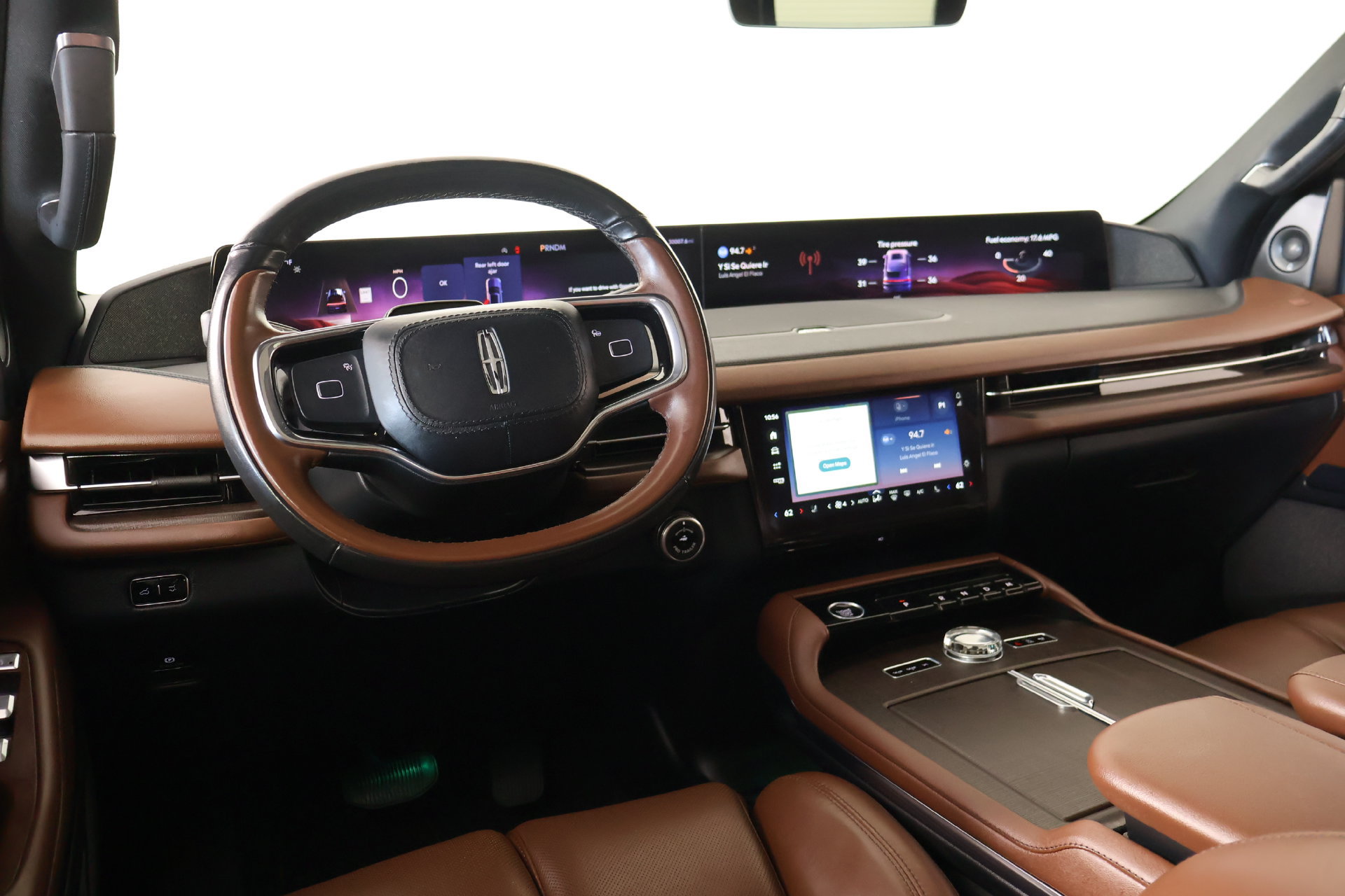 Used 2025 Lincoln Navigator Reserve AWD/4WD image 2